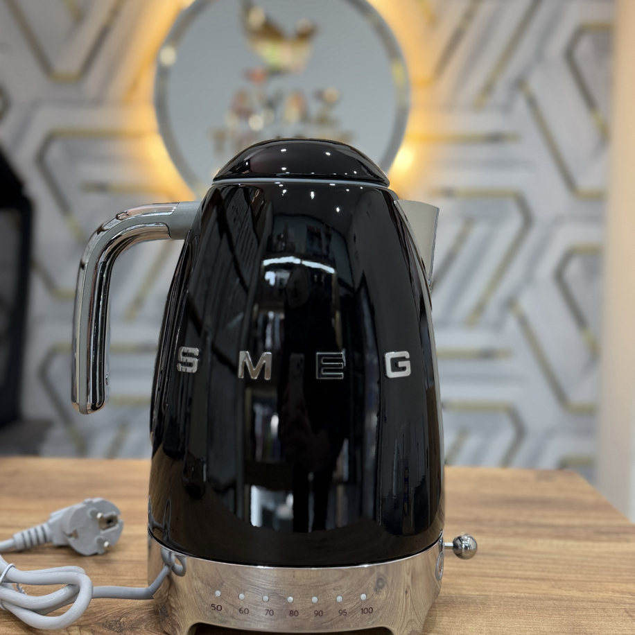 Smeg ısı ayarlı kettle (Siyah)